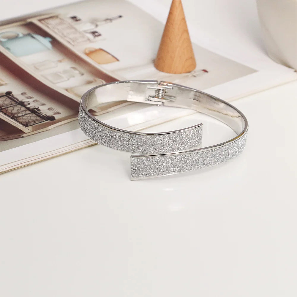 Light luxury high-grade alloy spring curtain clip hole free hook creative storage buckle tie strap room accessories Oasis Select Large silver