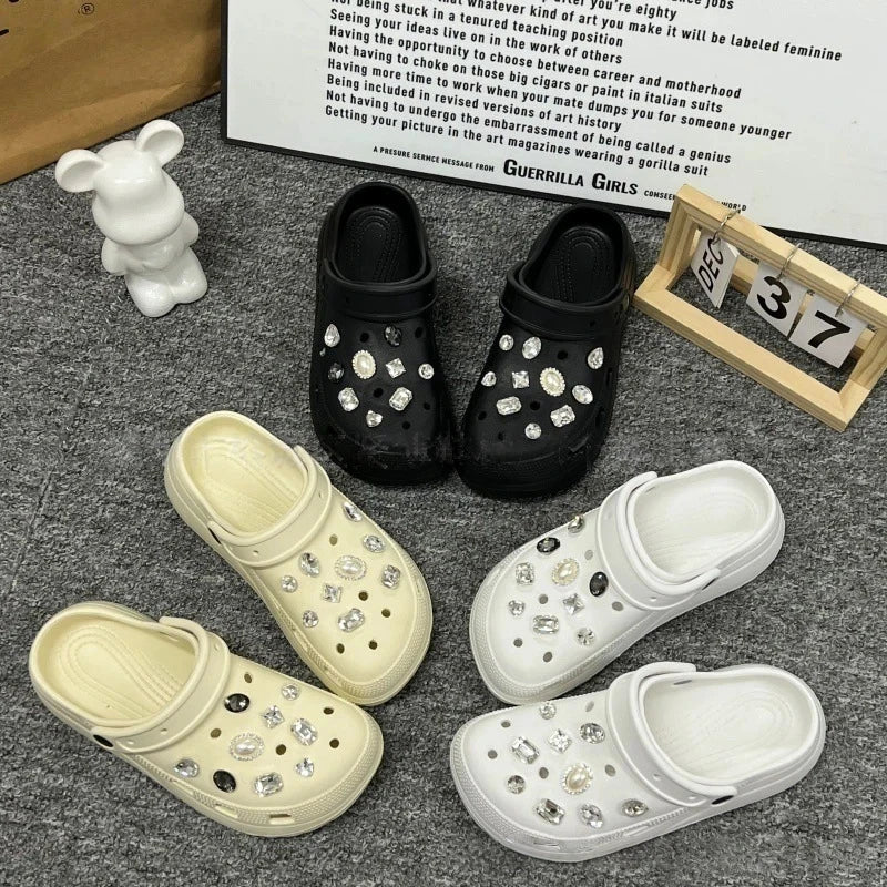 Fashionable shoe accessory set, with a shoe chain clasp, removable, suitable for sandals and flip-flops. Oasis Select