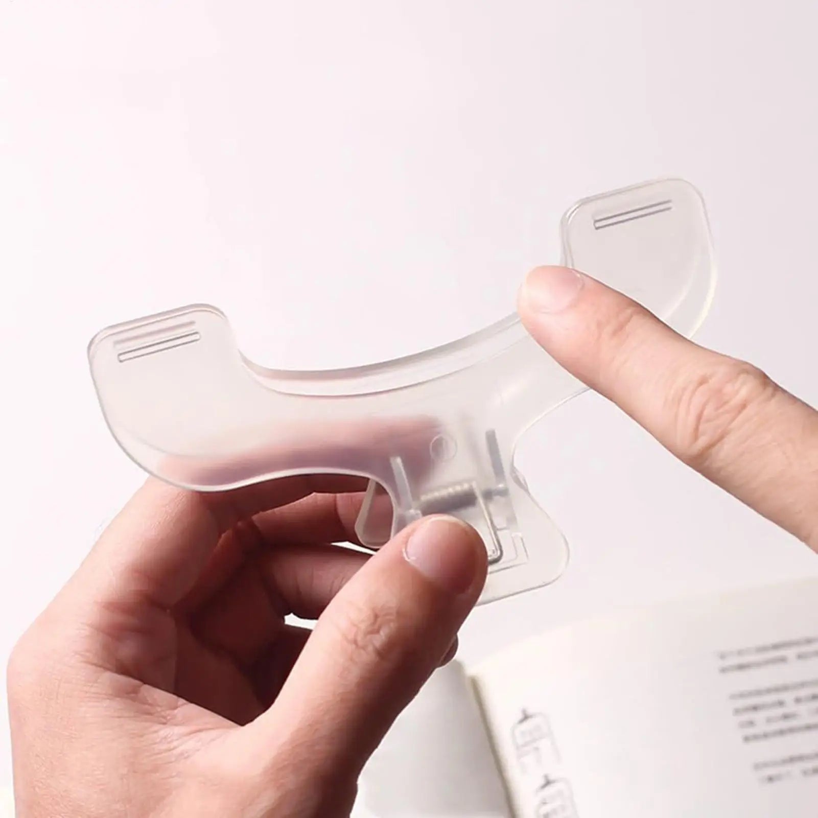 Plastic Book Clip Simple Reading Aid Fixed Book Holder Bookmarks Creative Design Practical Note Holder for Bookstore Page Marker