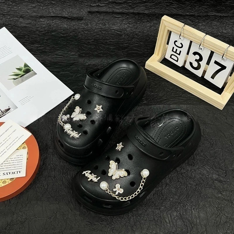Fashionable shoe accessory set, with a shoe chain clasp, removable, suitable for sandals and flip-flops. Oasis Select
