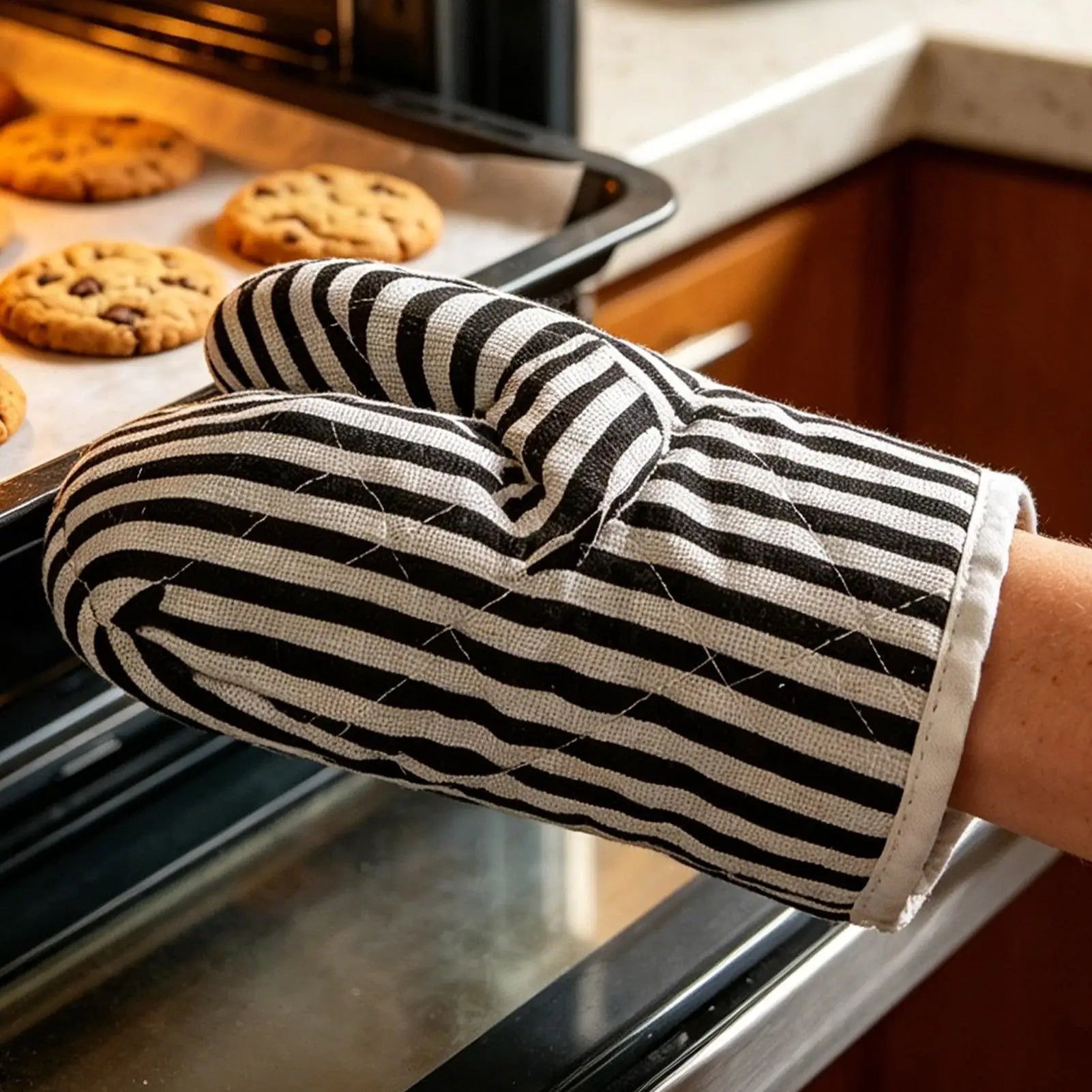 Heat-Resistant Oven Mitts – Anti-Scald Kitchen Gloves