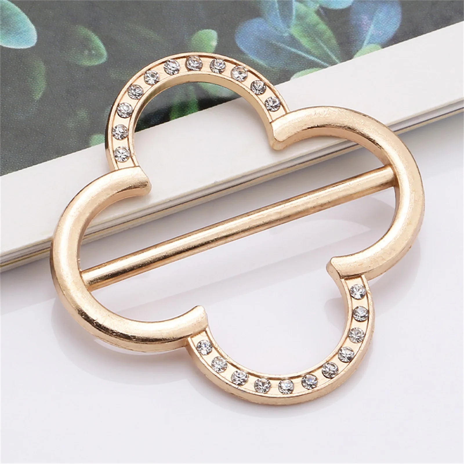 New Fashion Corner Hem Waist Knotted Brooches Crystal Pearl Metal Hijab Scarf Ring Button Shirt T-shirt Fixed Buckle Accessories Oasis Select I One Size