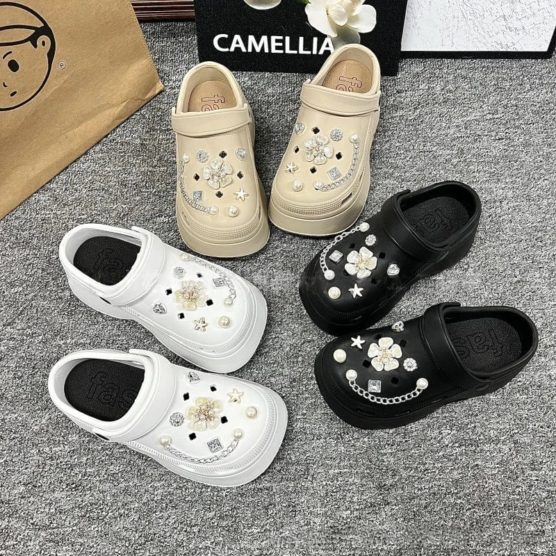 Fashionable shoe accessory set, with a shoe chain clasp, removable, suitable for sandals and flip-flops. Oasis Select