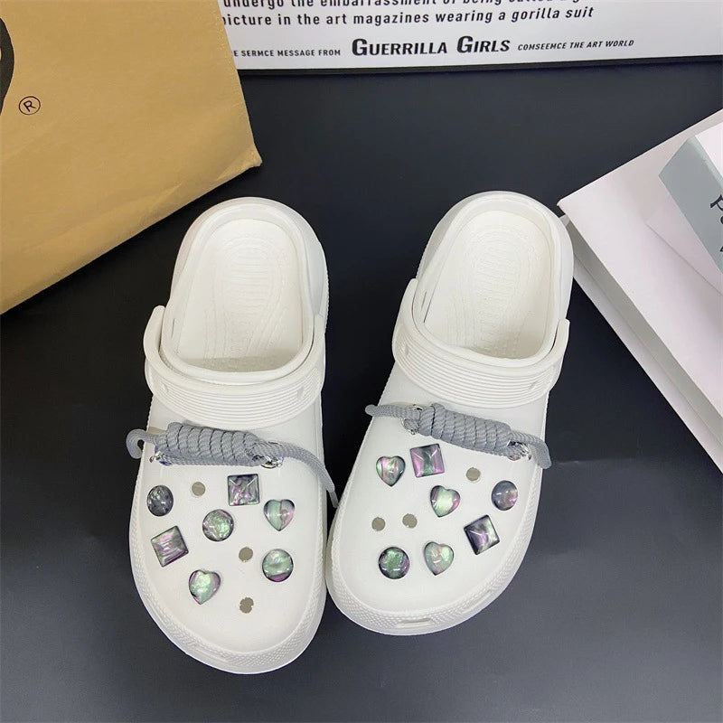 Fashionable shoe accessory set, with a shoe chain clasp, removable, suitable for sandals and flip-flops. Oasis Select