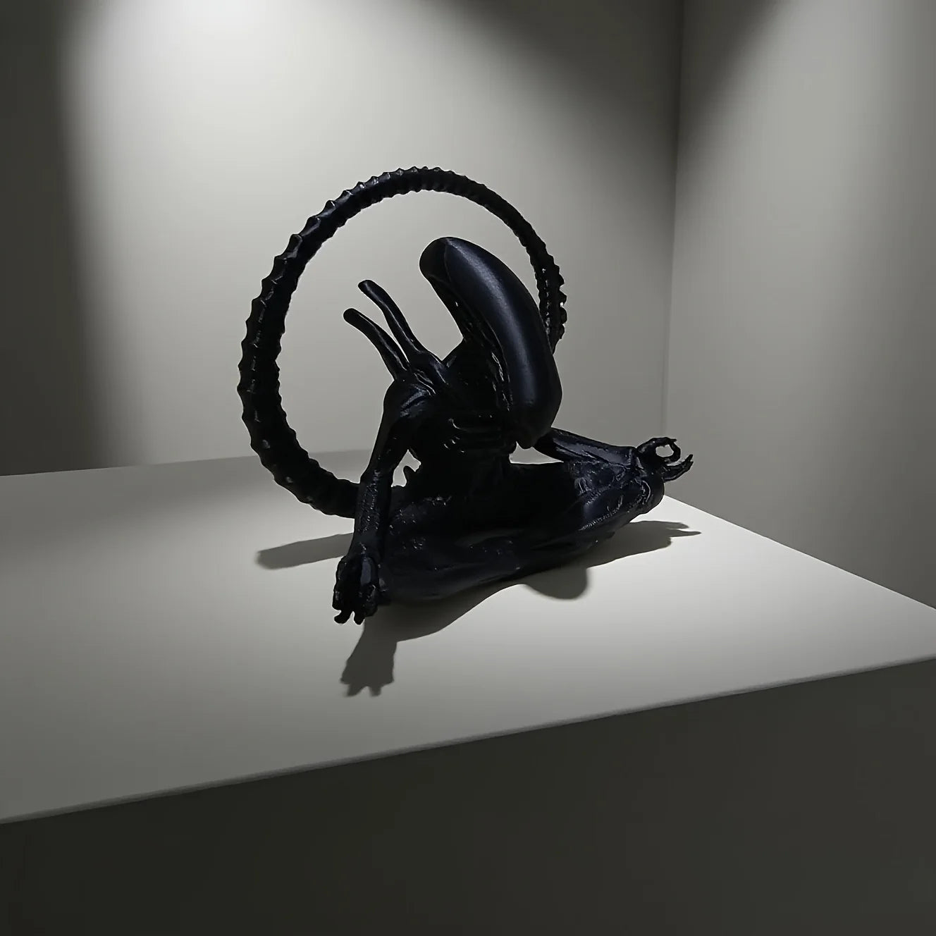 Meditating Alien Figurine 3D Printed Sci-Fi Horror Statue Creative Desktop Ornament Collectible Decor Toy for Home Room Gift Oasis Select