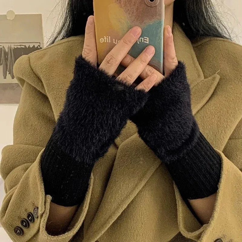 Women's Plush Half-Finger Gloves – Warm Knit Fingerless