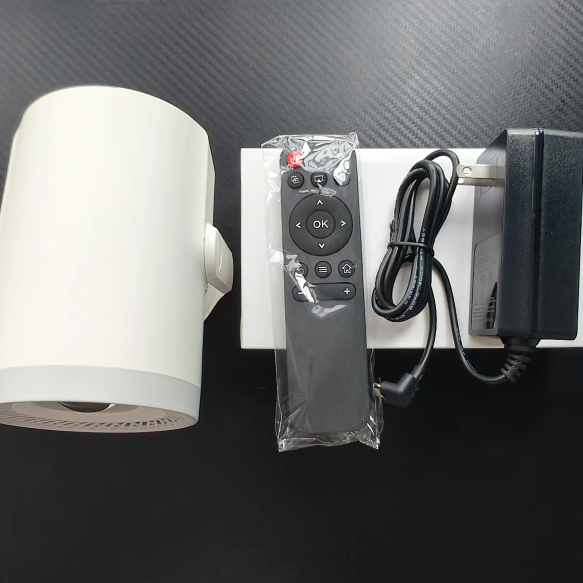 Android Smart Projector: Portable 4K-compatible 200-lumen 720p mini HD projector Oasis Select
