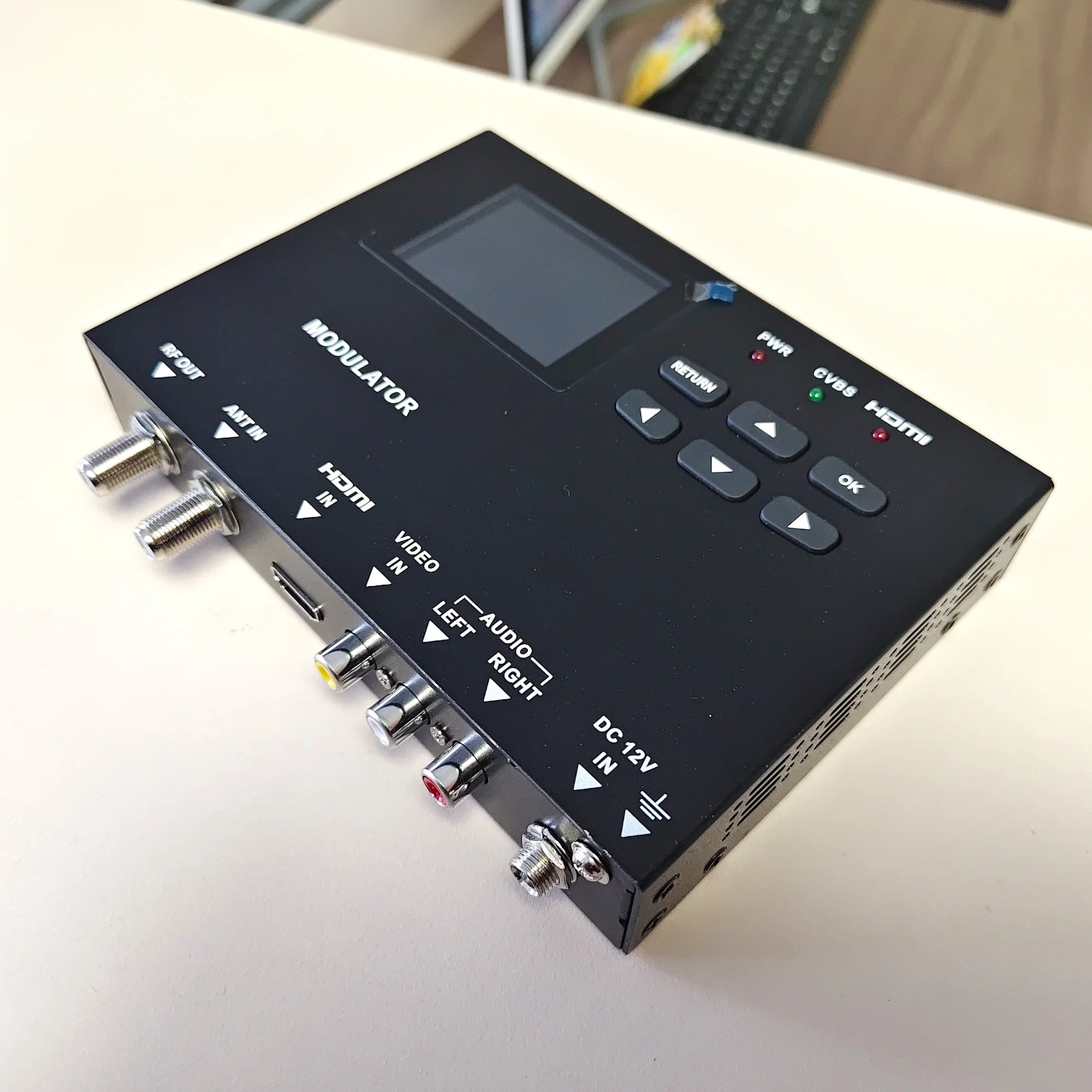 DVB-T modulator, MPEG-4 AVC/H.264 encoding and modulation capabilities, audio and video signal conversion to DVB-T RF output Oasis Select