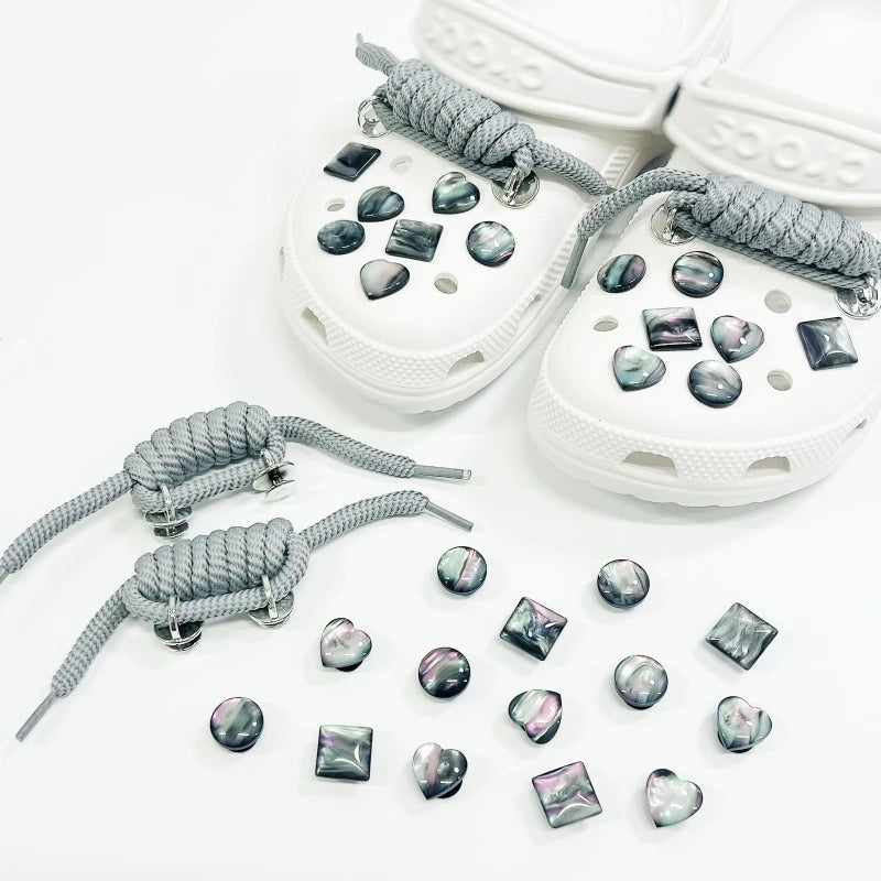 Fashionable shoe accessory set, with a shoe chain clasp, removable, suitable for sandals and flip-flops. Oasis Select