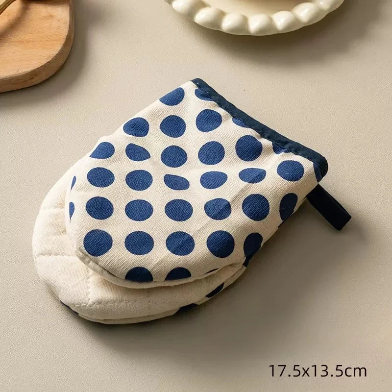 2pcs Style Polka Dot Heat-Resistant Oven Mitts for Home Use Japanese Microwave Safe Gloves kitchen gloves heat resistant Oasis Select 2pcs 3