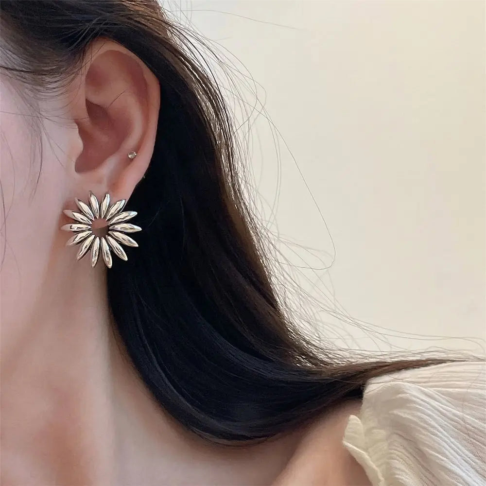 Summer Accessories Exaggerated Sunflower Earring Non-Fading Elegant Statement Jewelry Hypoallergenic Retro Earrings for Women Oasis Select
