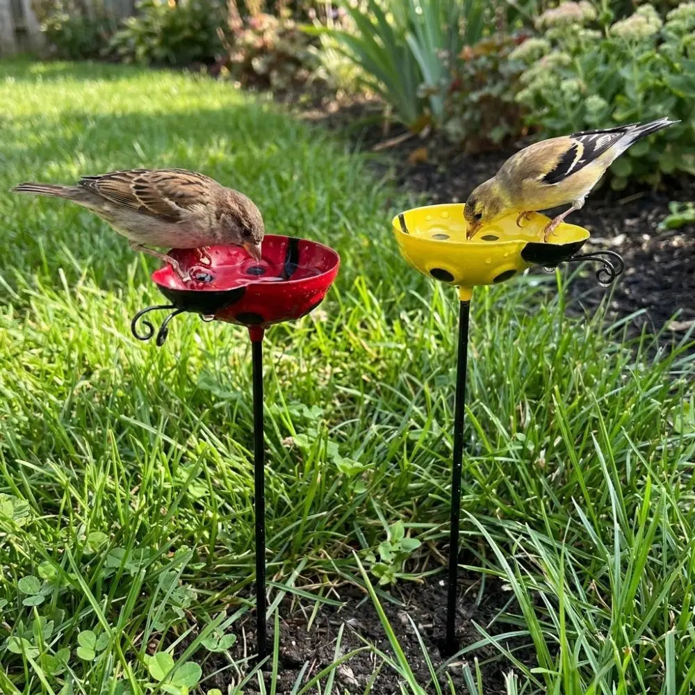 Handcrafted Bee Watering Station Rust-resistant Ground Insert Bird Bath Stake Water Dispenser Iron Art Metal Garden Stake Oasis Select