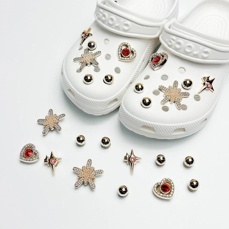 Fashionable shoe accessory set, with a shoe chain clasp, removable, suitable for sandals and flip-flops. Oasis Select
