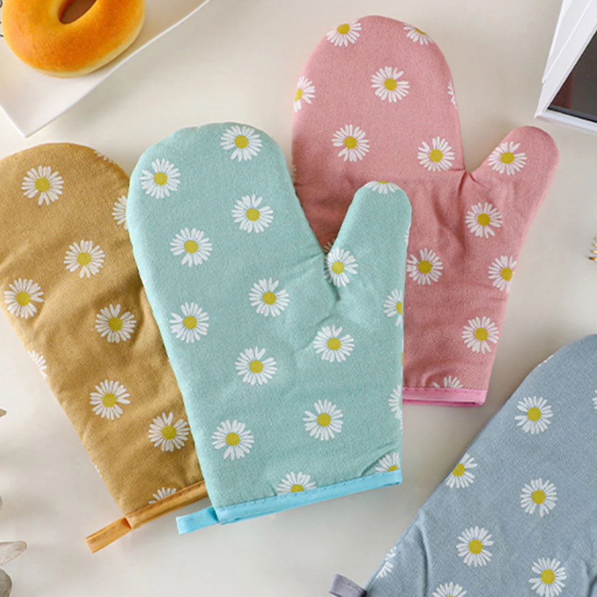 Daisy Print Oven Mitt – Heat-Resistant Kitchen Baking Glove