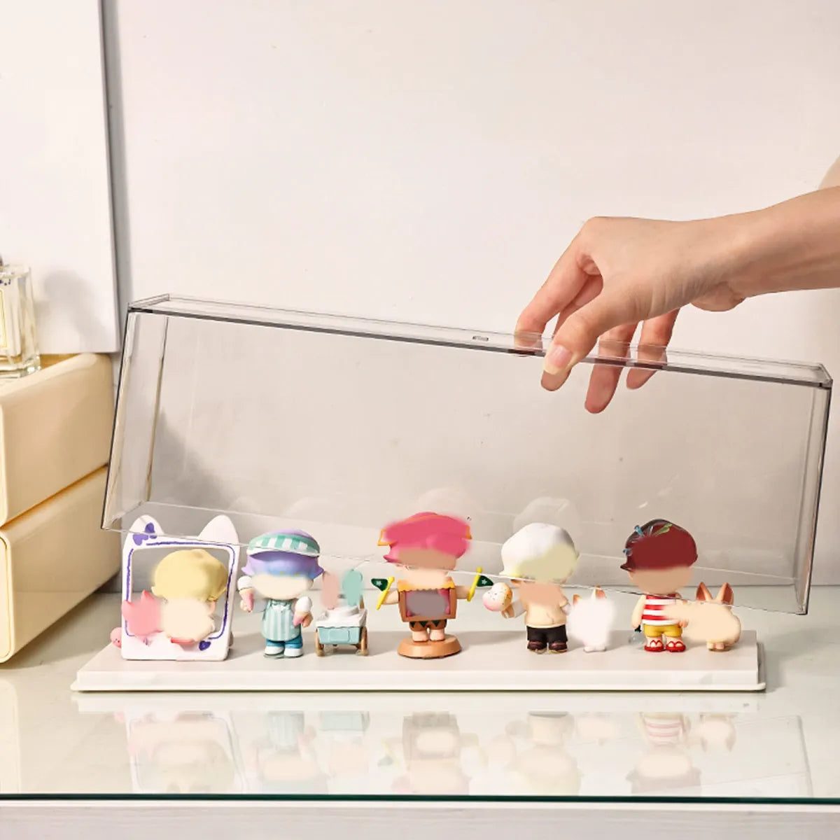 Transparent doll display cabinet, dust-proof storage box for collectibles, doll and doll display rack, stackable storage box Oasis Select