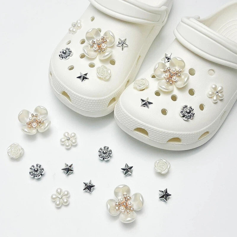 Fashionable shoe accessory set, with a shoe chain clasp, removable, suitable for sandals and flip-flops. Oasis Select