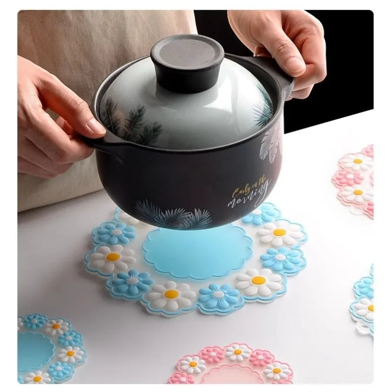 1 set Flower Silicone Heat Insulation Mat Daisy Coaster Pot Bowl Plate Pad High Temperature Resistant Non Slip Table Placemat Oasis Select