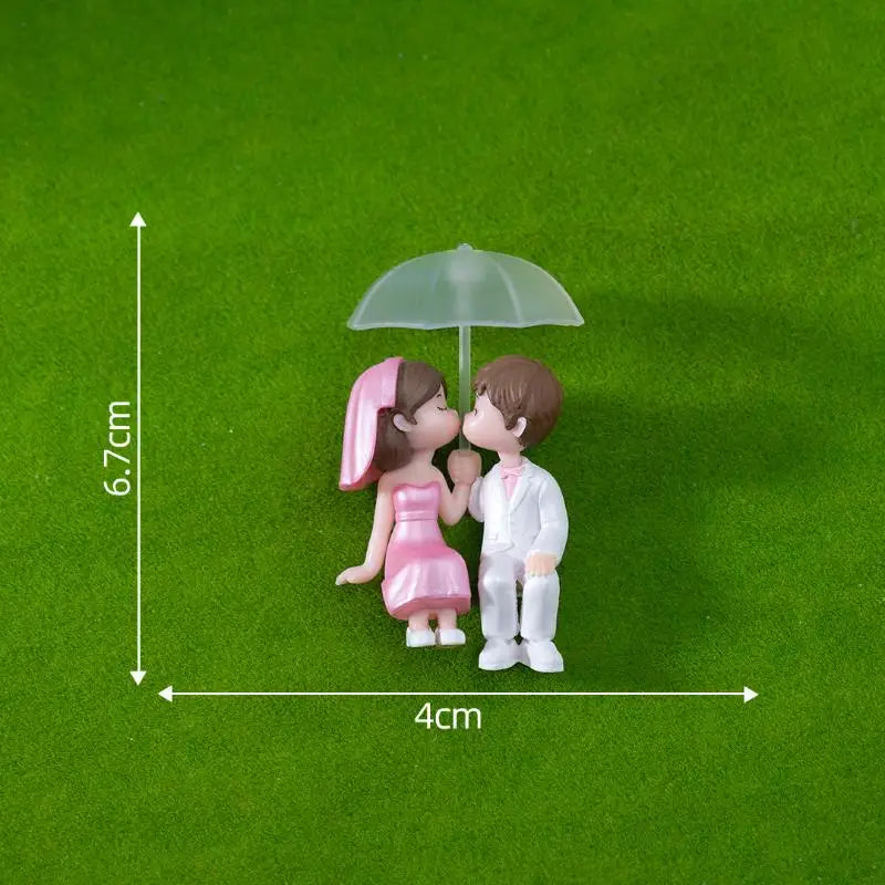 Mini Doll Umbrella-Holding Kissing Couple Figurines Ornament Lovers Figure Cake Decorations DIY Miniatures Desktop Decor Gifts Oasis Select A4
