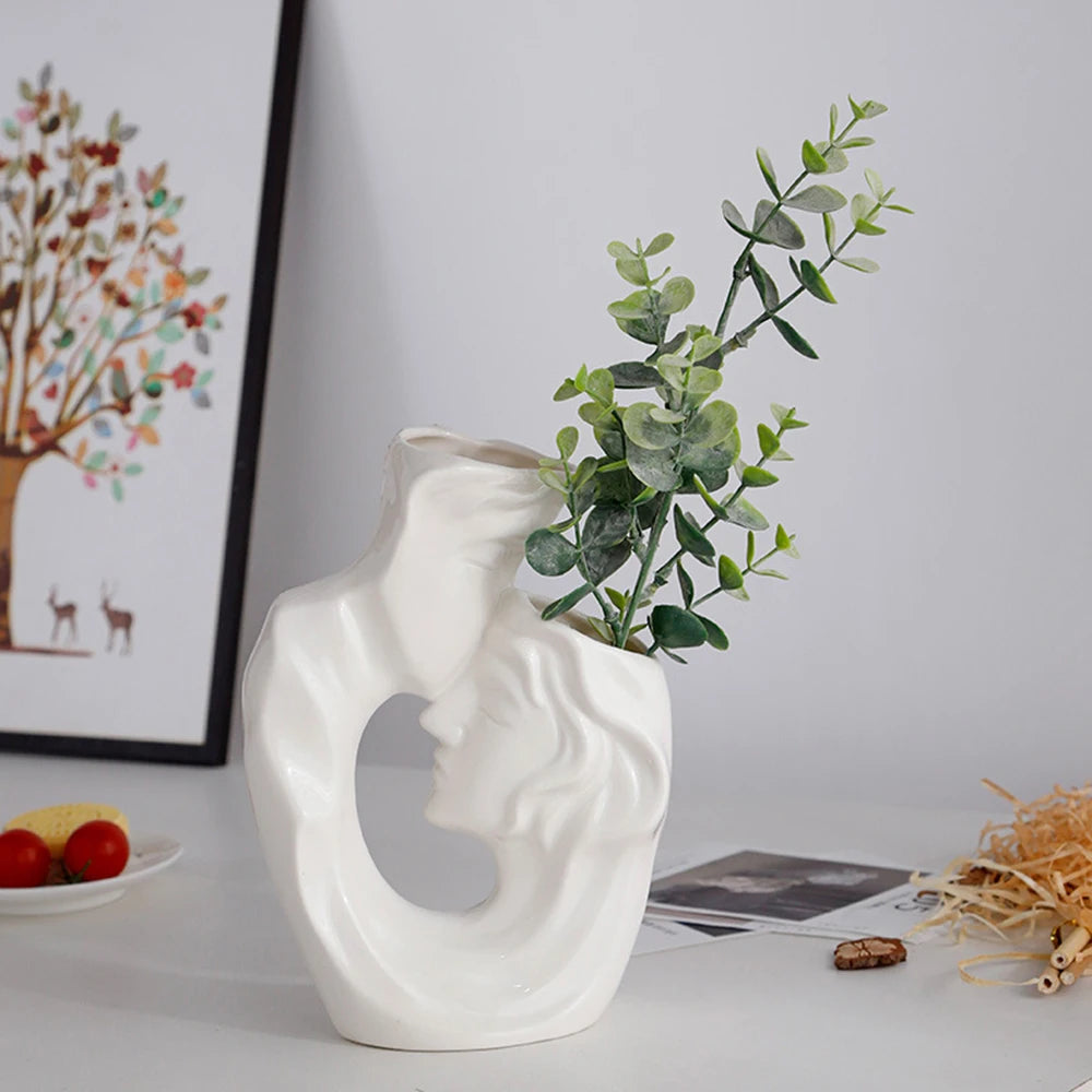 Kiss character couple vase, ceramic handicraft ornament, office home living room decoration gift, couple, vase Oasis Select