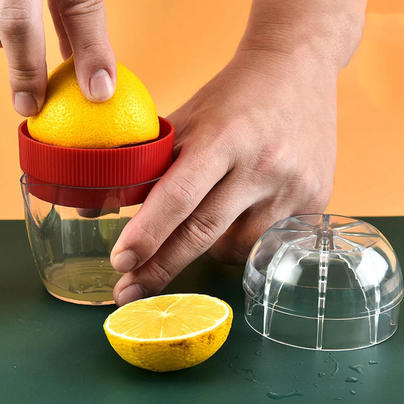 Lemon Squeezer with Lid Plastic Manual Lemon Juicer Orange Press Cup Citrus Squeezer with Pour Spout Fruit Tools Oasis Select