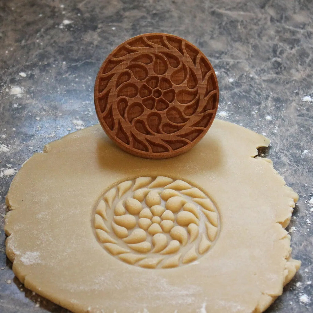 Carving Wood Kitchen Biscuit Mold Carving Cookie Mold Cutter Gingerbread Biscuit Crisp Cake Mold Cookie Stamp Oasis Select Spiral Flower