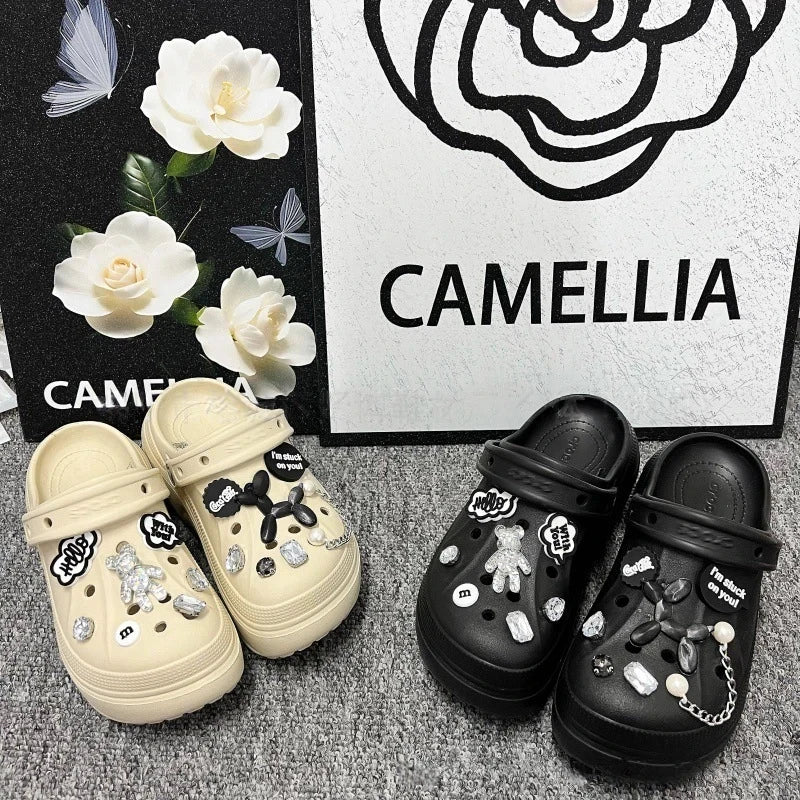 Fashionable shoe accessory set, with a shoe chain clasp, removable, suitable for sandals and flip-flops. Oasis Select