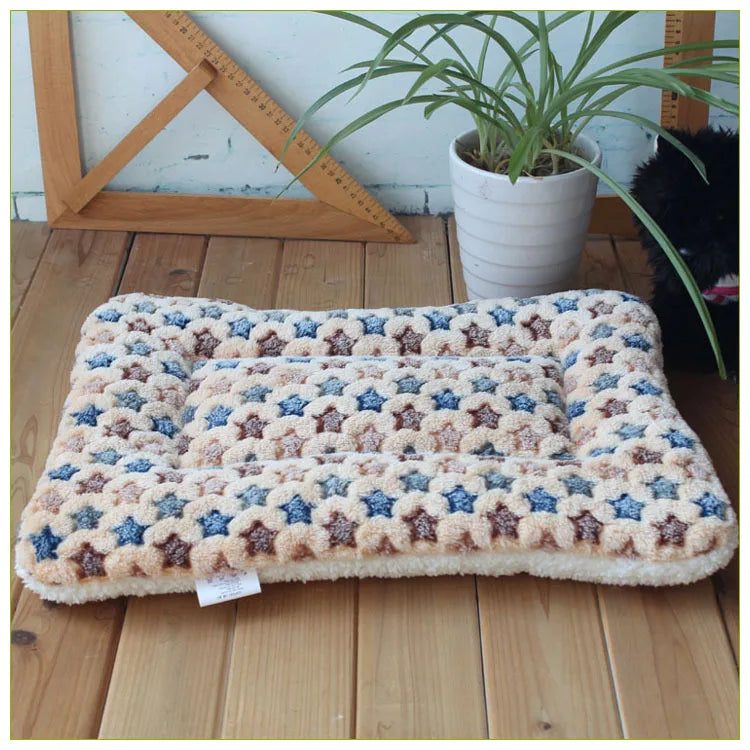 Four Seasons Autumn Winter Thickened Pet MATS Cat Dog Blankets Beds