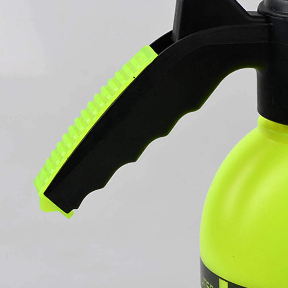2L Manual Garden Sprayer – Adjustable Nozzle & Safety Valve Garden Pump Sprayer Oasis Select