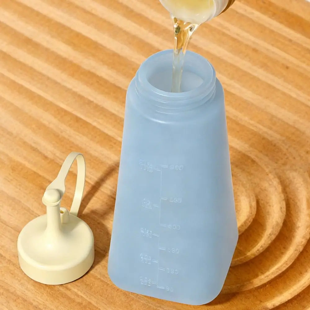 300ml Capacity Condiment Squeeze Bottle Leakproof Design Transparent Sauce Dispenser Clear Scale with Suction Cup Oasis Select