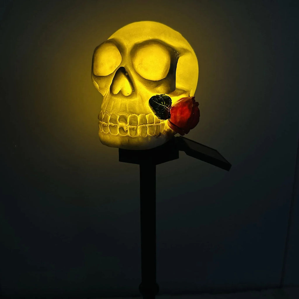 Solar-powered Devil Skull Lanterns Are Used To Decorate The Halloween Party and Insert Lights Oasis Select SD03