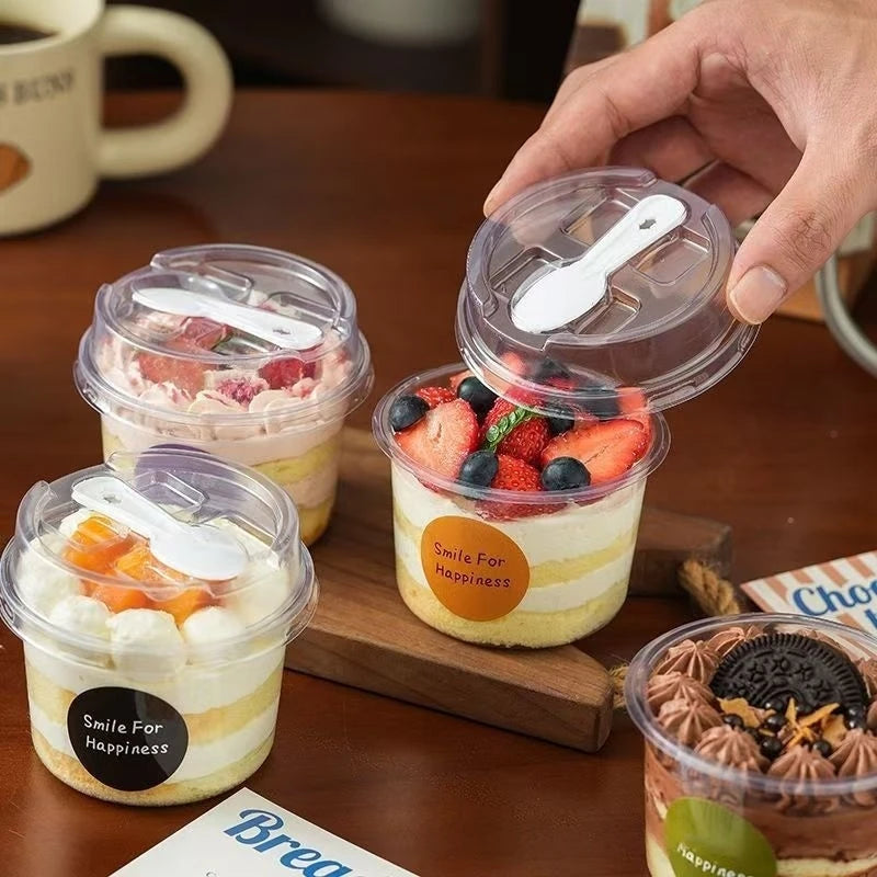 50pcs Round Pudding Cups, Disposable Party Cups with Lids and Spoons, Transparent Mousse Cake Boxes, Yogurt Cups Packaging Box Oasis Select