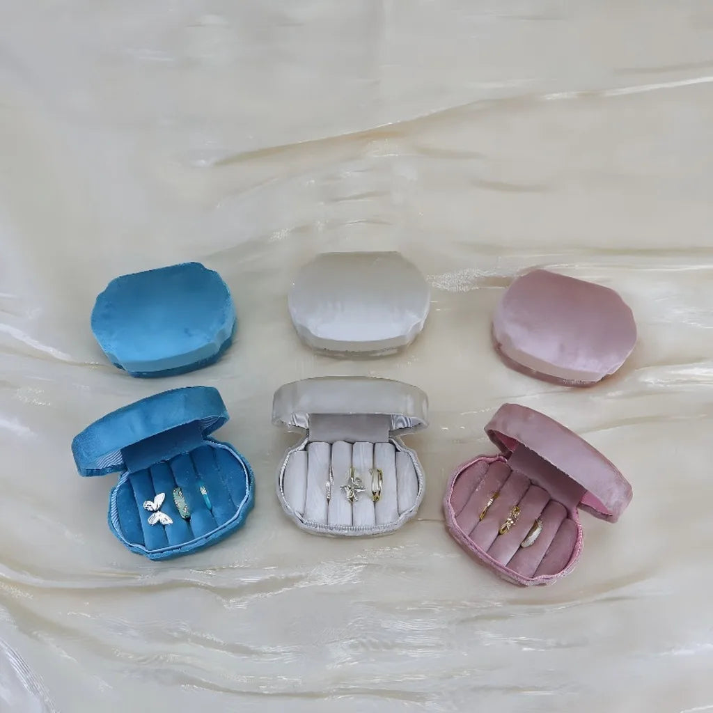 Mini Velvet Ring Box – Multi-Slot Jewelry Organizer for Travel