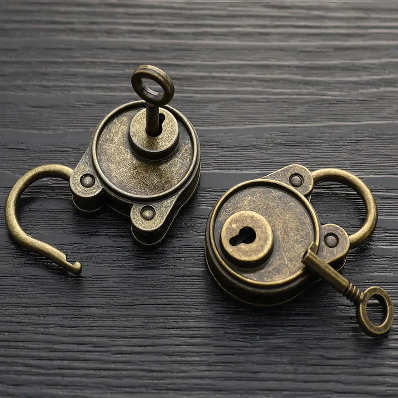 Vintage Padlock Chinese Old Style Lock Notebook Luggage Belt Antique Bronze Plated Padlock With Key Suitcase Locks Hardware Oasis Select