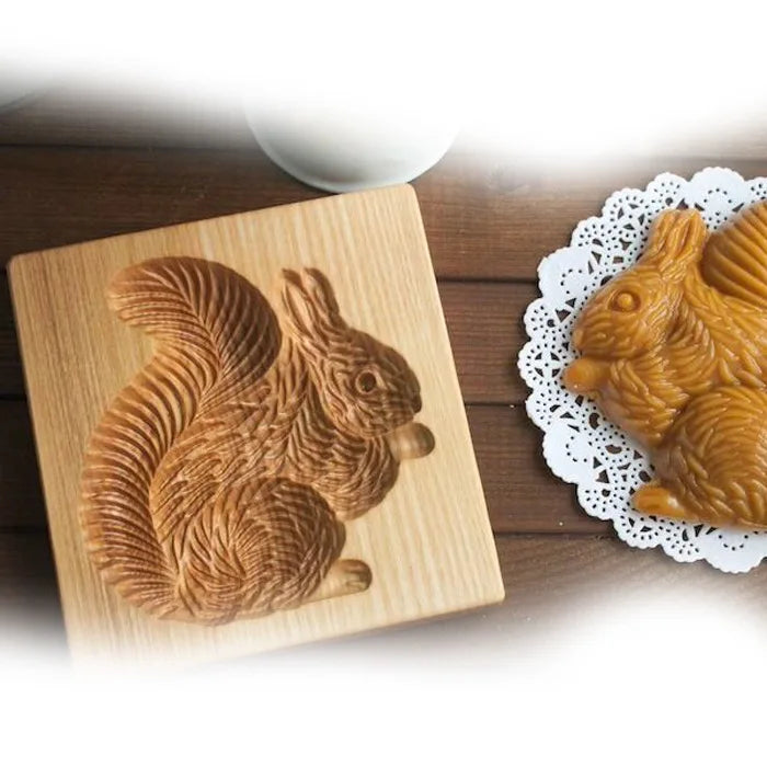 Beech Wood Cookie Cutters - Flower Shape Biscuit Molds for Baking, Food-Grade Wooden Pastry Cutters Oasis Select Squirrel 10x10x2cm