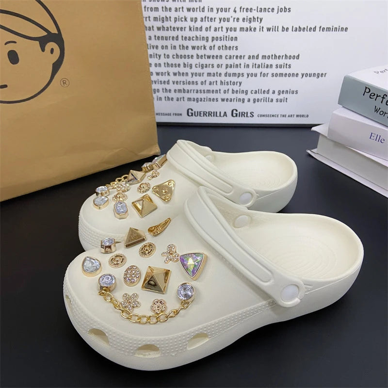 Fashionable shoe accessory set, made of metal, with a shoe chain clasp, removable, suitable for sandals and flip-flops. Oasis Select