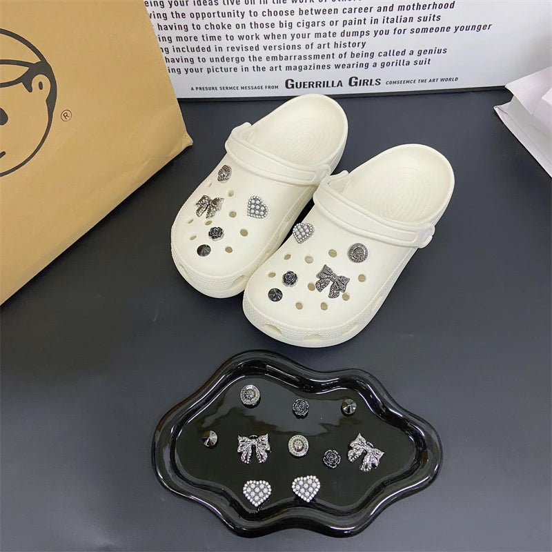 Fashionable shoe accessory set, made of metal, with a shoe chain clasp, removable, suitable for sandals and flip-flops. Oasis Select