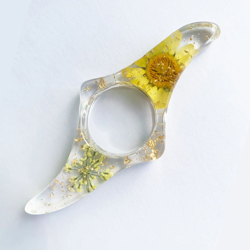1pc Resin Bookmark Book Stand Reading Aid Creative Thumb Book Support,Thumb Page Holder For Students and Book Lover Oasis Select YELLOW