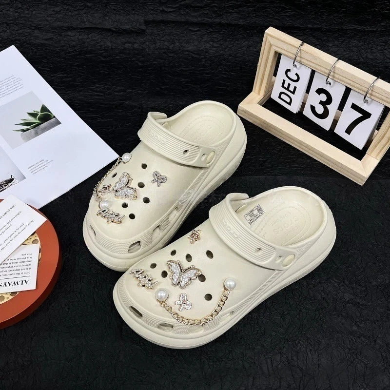 Fashionable shoe accessory set, with a shoe chain clasp, removable, suitable for sandals and flip-flops. Oasis Select
