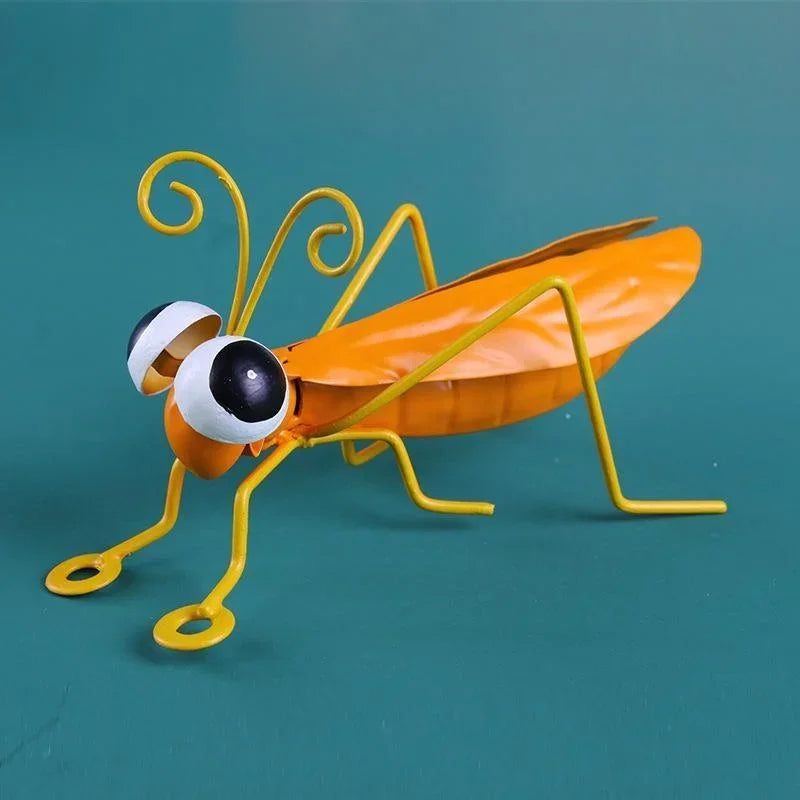 1pc Colorful Cute Garden Art Metal Sculpture Locust Grasshopper Ornament Outdoor Wall Art Garden Statues Oasis Select YELLOW