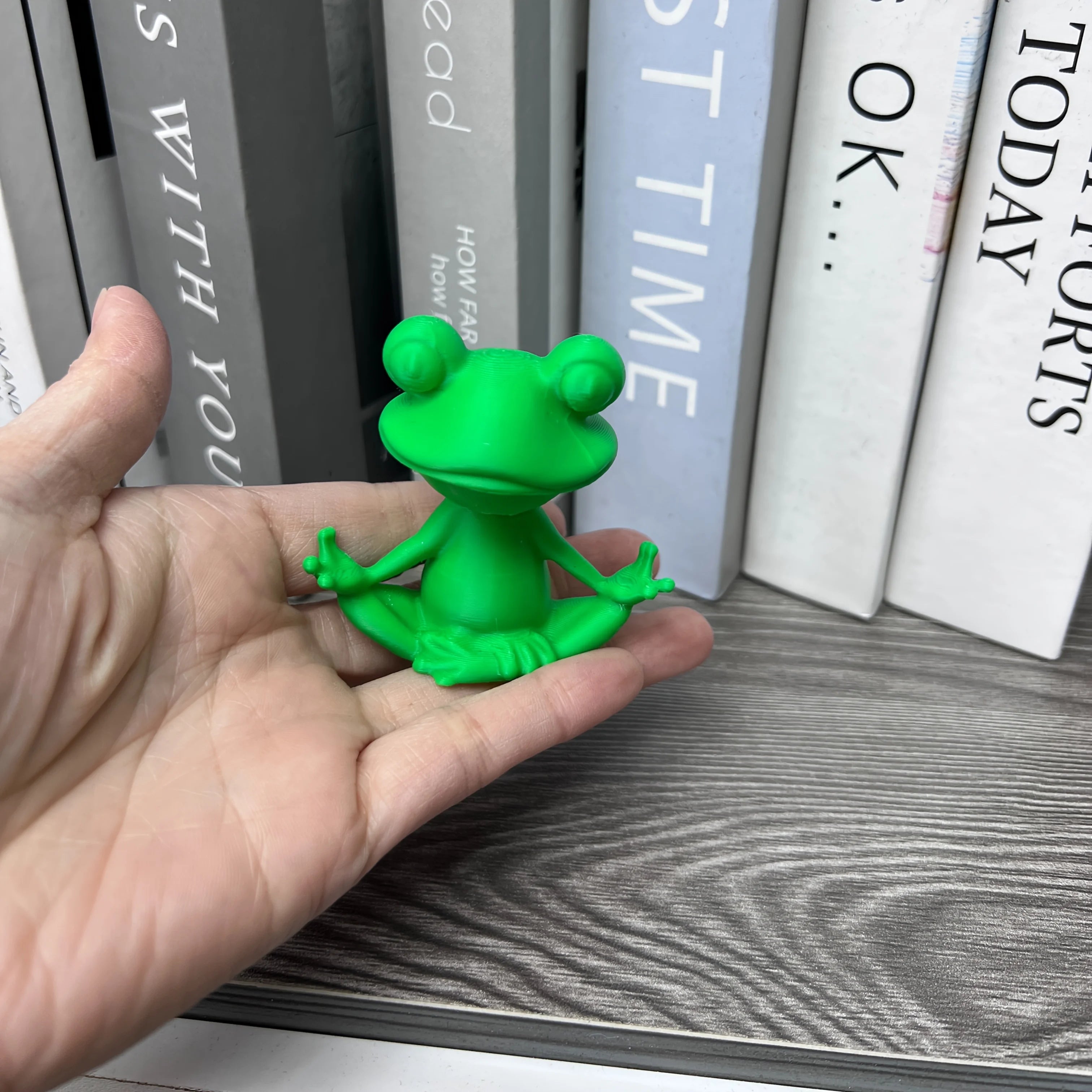 3D Meditation Frog Statue Yoga Lotus Pose Stable Cross Base Plastic Indoor and Outdoor Zen Statue Bookshelf Small Sculpture Oasis Select