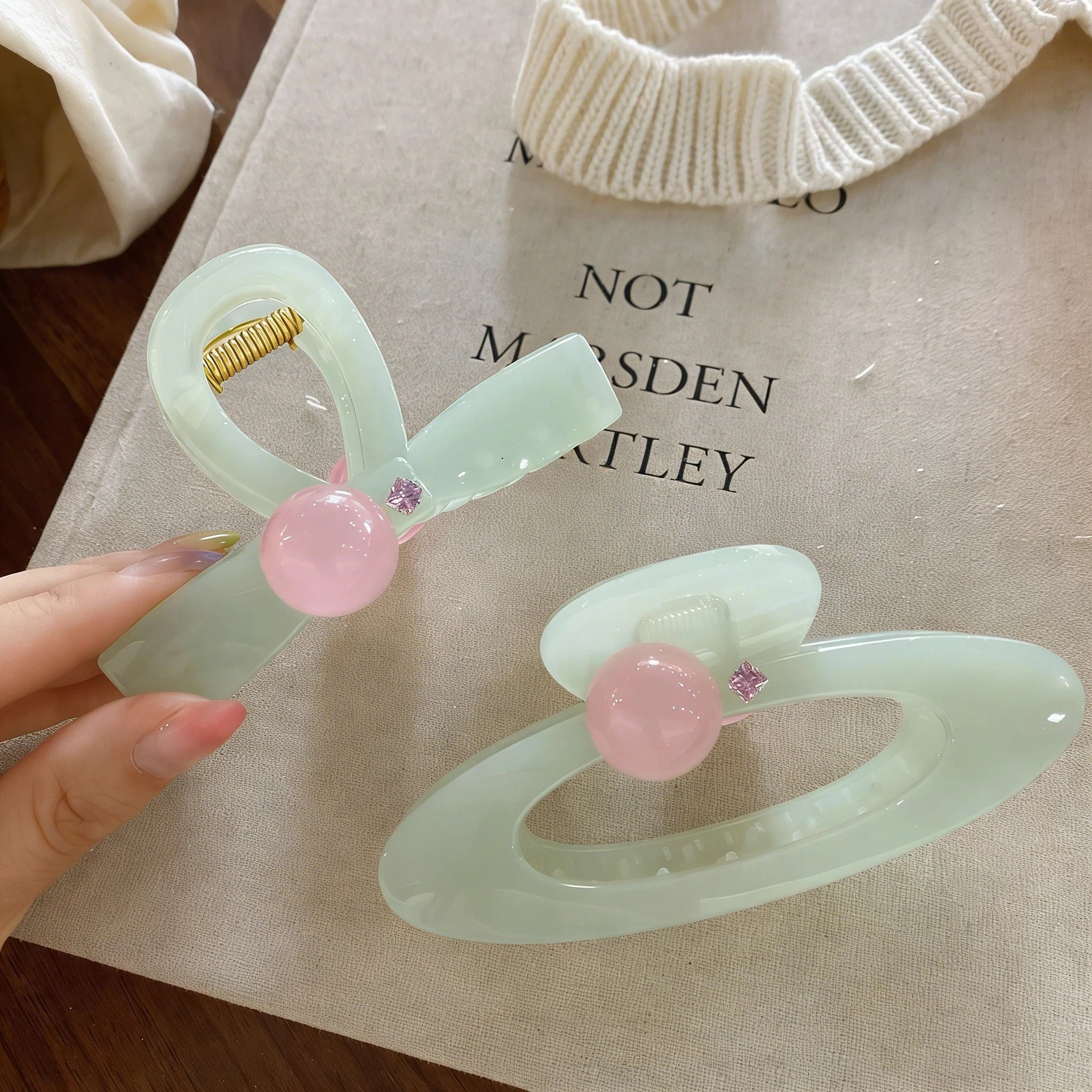 1/2Pcs Versatile Oval Hollow Out Hair Claw Pink Round Bead Planet Shape Sweet Hair Accessories For Girls 핑크 볼 헤어클로우） Oasis Select A3
