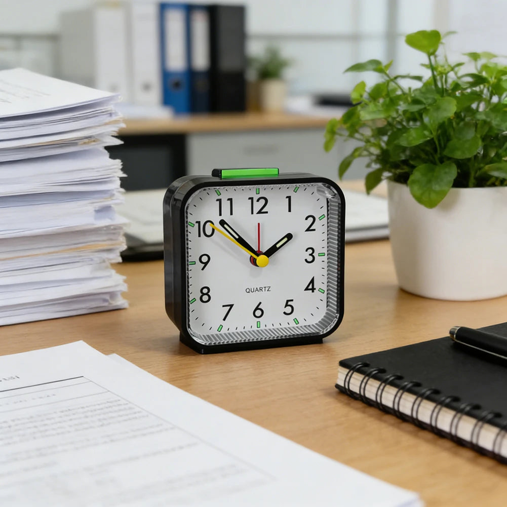 Silent Analogue Bedside Alarm Clock – Glow, Snooze & Travel