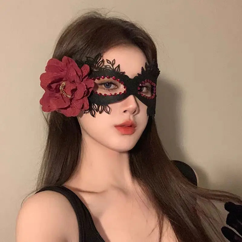 Retro Lace Half Face Mask – Gothic Masquerade Costume Prop