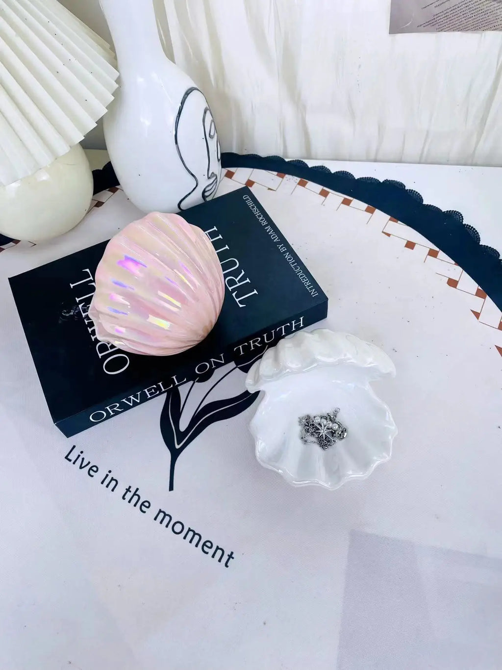 Pearl Shell Night Light – Ceramic Desk Lamp for Bedroom Decor