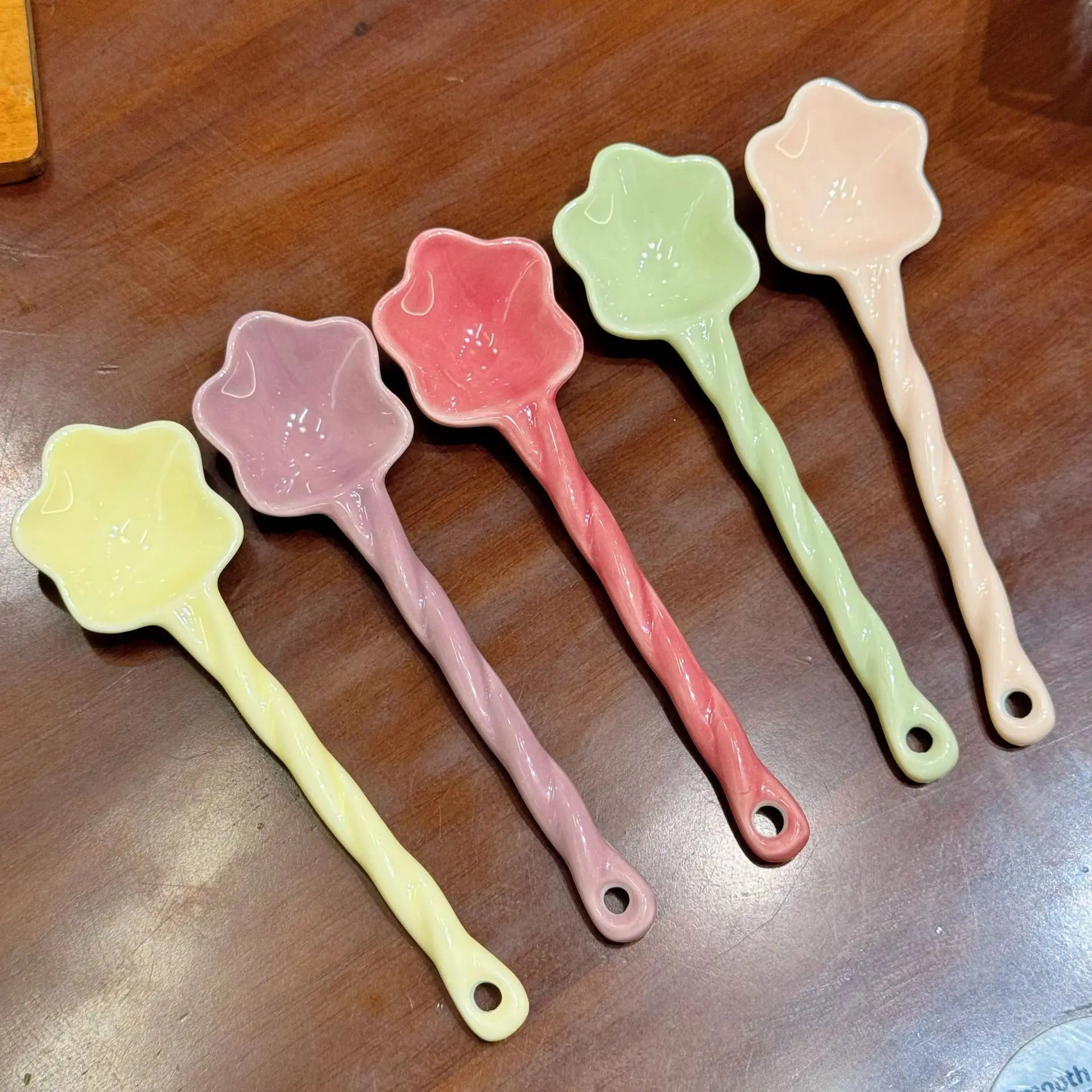 Cute Twisted Star Ceramic Spoon For Girls Household Spoon, High-Value Exquisite Dessert Spoon Kitchen Tablewear Oasis Select