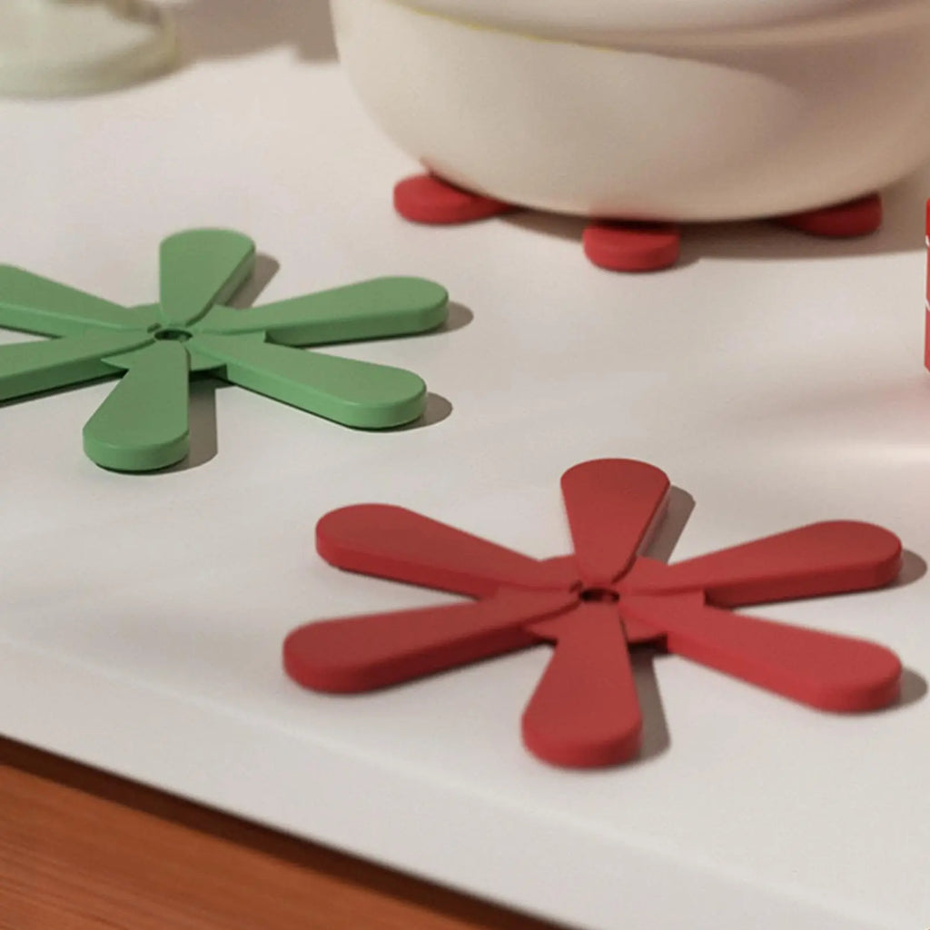 Tree Shape Trivet, Anti Scald Foldable Silicone Trivets for Hot Dishes Heat Resistant Easy to Clean Tree Trivet with 3 Coasters Oasis Select