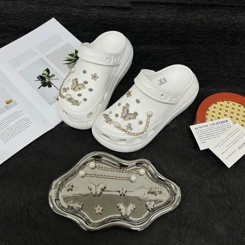 Fashionable shoe accessory set, with a shoe chain clasp, removable, suitable for sandals and flip-flops. Oasis Select