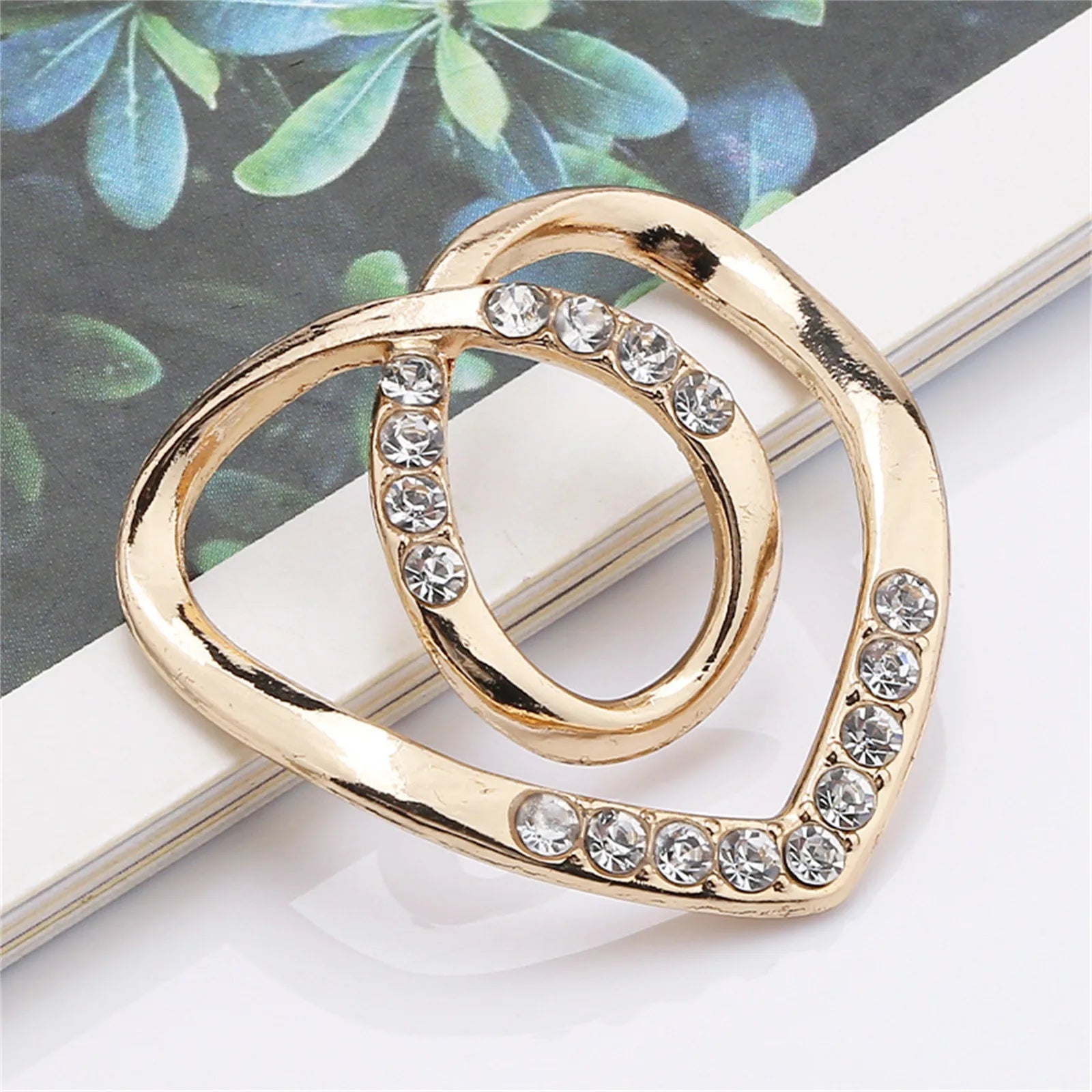New Fashion Corner Hem Waist Knotted Brooches Crystal Pearl Metal Hijab Scarf Ring Button Shirt T-shirt Fixed Buckle Accessories Oasis Select A One Size