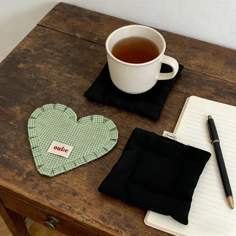 Cute Insulated Heart Shaped Placemat Colorful Plaid Lace Design Portable Dining Table Mat Home Decor Table Linens Accessory Oasis Select