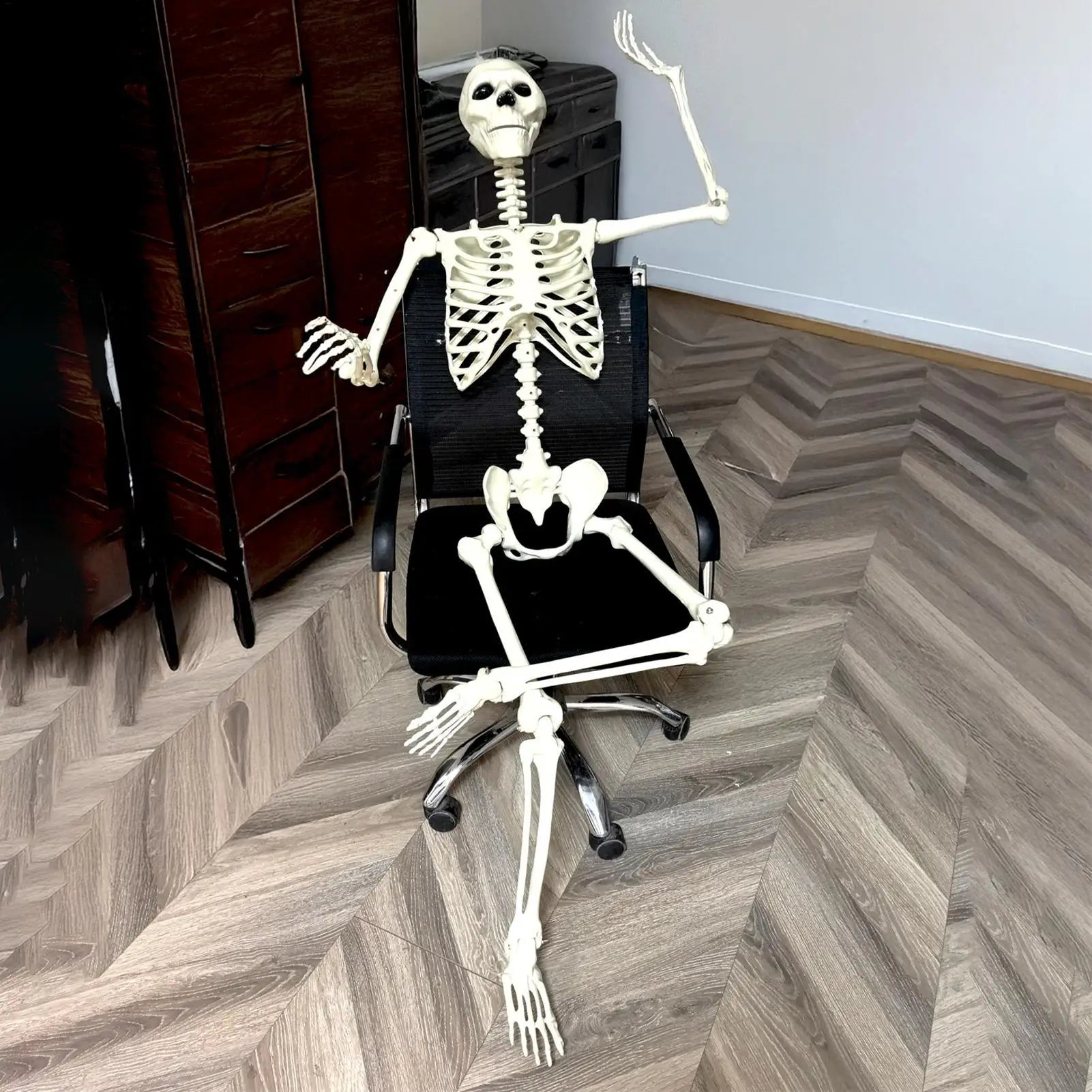 Halloween Skeleton Realistic Posable Skeleton with Movable Joints Halloween Decoration Prop Spooky Photo Props Party Supplies Oasis Select